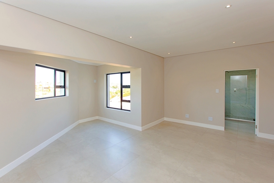 5 Bedroom Property for Sale in Myburgh Park Western Cape